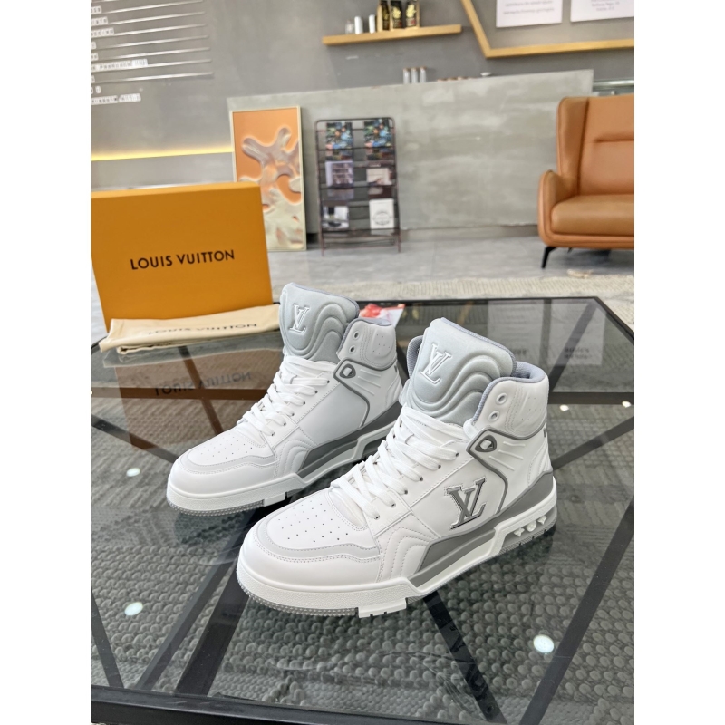 l**is V*t*n sneakers
